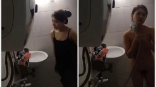 စော်လေးရေချိုးတာ ခိုးရိုက် – Bathroom Showering Girl To Spy Camera