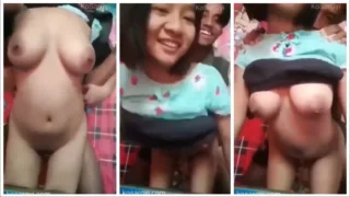 အလိုးခံရတာကြည့်ပြီး ကျေနပ်နေတာ – Teen Couple Having Doggy Sex Homemade Video