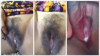 လိုးလို့ကောင်းမယ့် အဖုတ် – A Lady Pussy Fingering