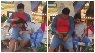 ပန်းခြံလူမြင်ကွင်းကြီးမှာ တော်တော်ဆိုးနေပြီ – WTF?? Chubby Man And Girl Having Public Park Blowjob