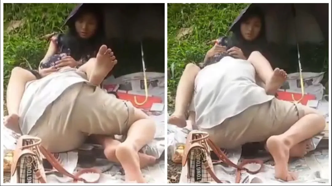 စမူဆို ဖင်ထောင်မှုတ်တဲ့ကောင် – A Boy Outdoor Pussy Eating His Girlfriend’ Pussy