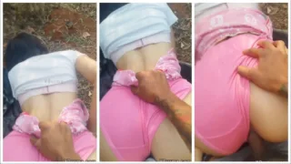 ရှယ်အိုးကို အတွင်းခံမချွတ်ဘဲလိုးတဲ့ အောကား – Couple Having Outdoor Doggystyle Fucking