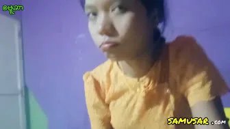 လီးစုပ်ခိုင်းလို့မျက်စောင်းထိုးနေတဲ့မြန်မာမလေး